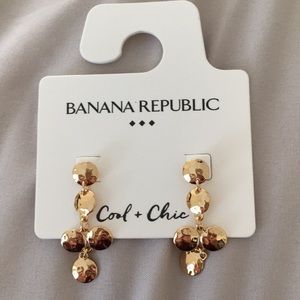 NWT Banana Republic hammered gold earrings